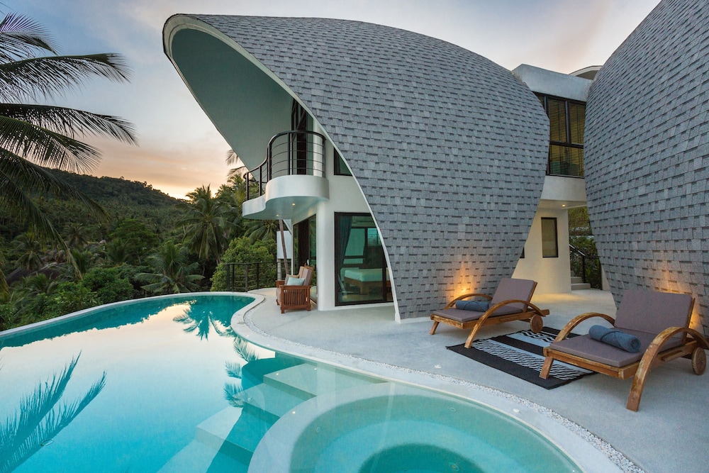 Villa Shadow