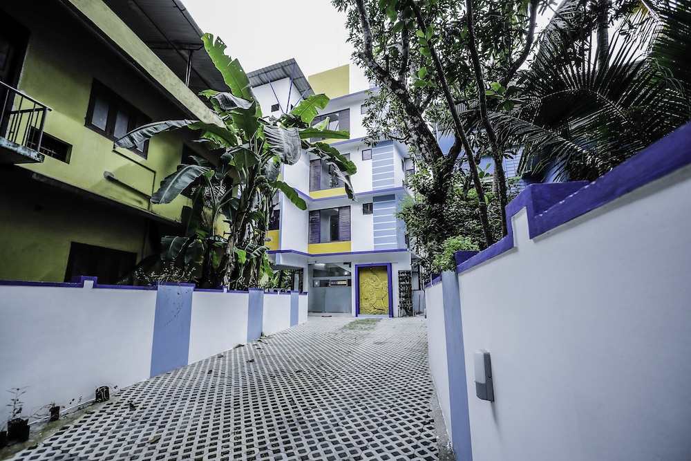 OYO 15825 Blue Berry Apartments view 2