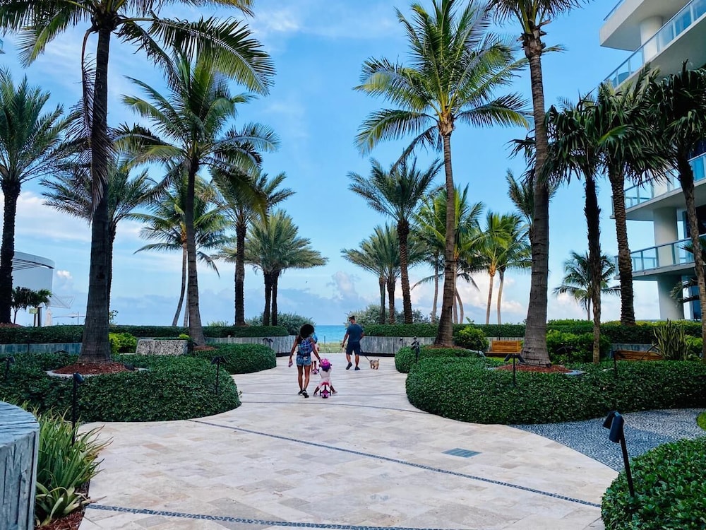 Carillon Miami Beach Private Suites