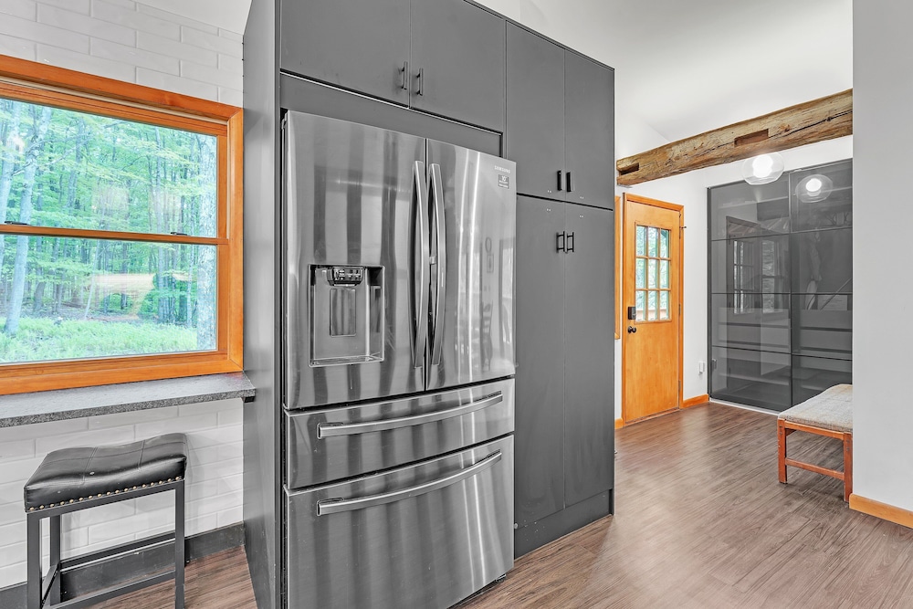 Modern Mountain Retreat Near Dolly Sods & Skiing 3 Bedroom Home