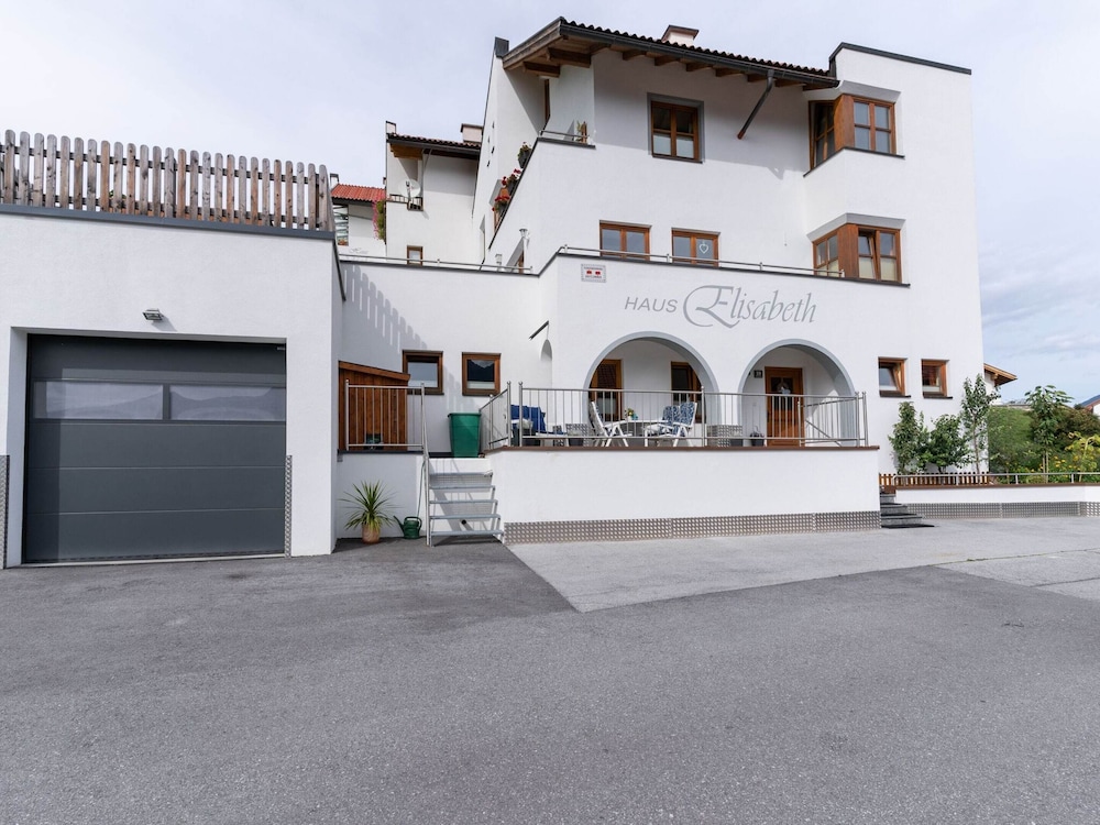 Vibrant Apartment near Ski Area in Fiss view 3