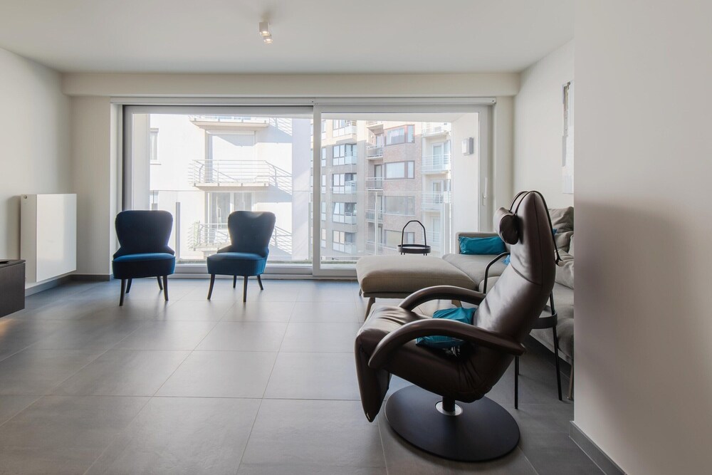 Apartment Close to the sea Wall of Mariakerke