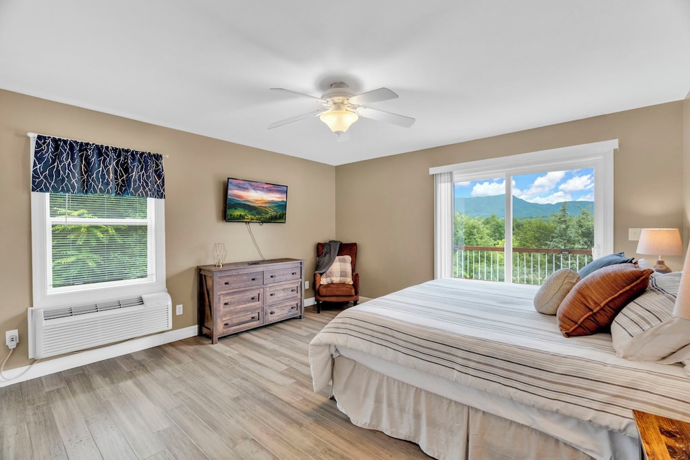 Cozy 3BR Lake Access w Sauna