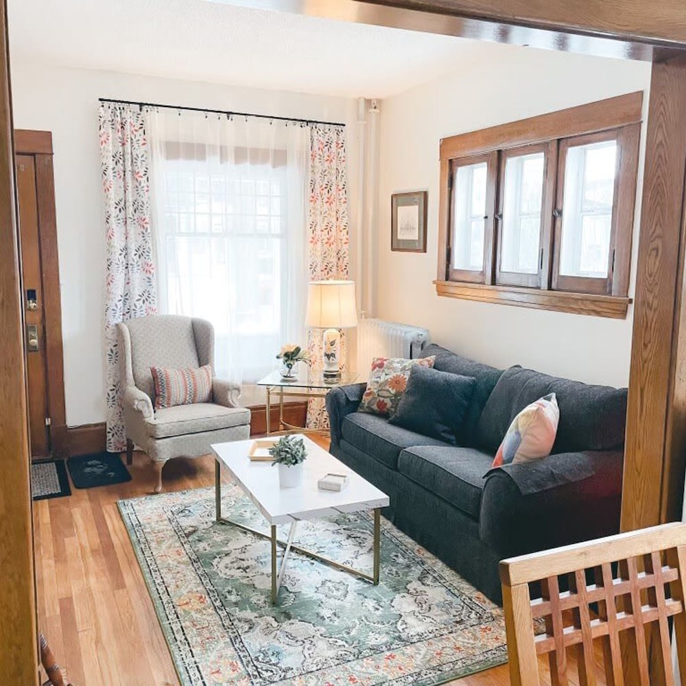 4BR 2BA Home in Charming St Paul - Sleeps 10