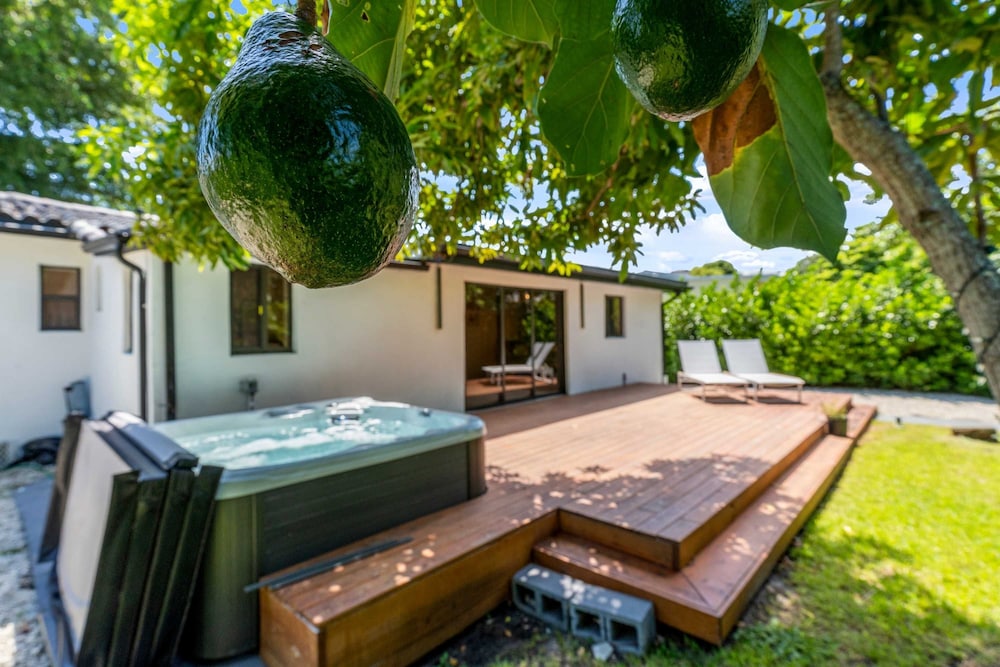 Casa Siesta Modern by Design District Hot Tub