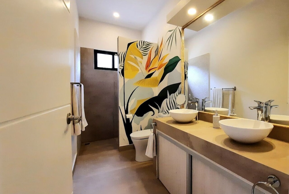 Duna Property - 2 Villas 2 Pools 7 Br Luxury Oasis Centrally Located