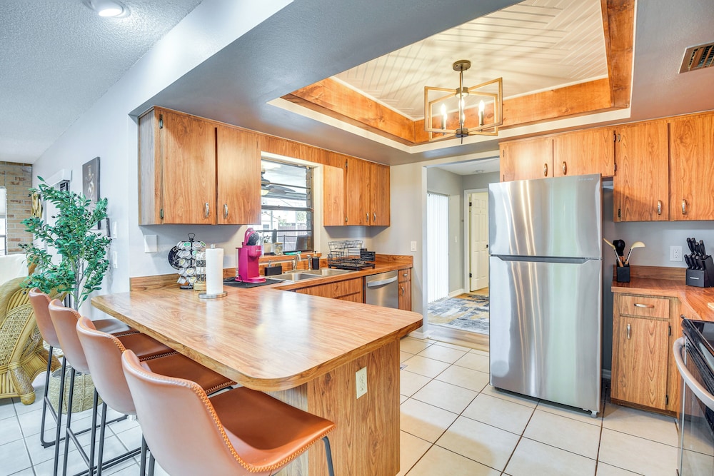 6 Mi to Gemini Springs Park: Chic Home w/ Pool!
