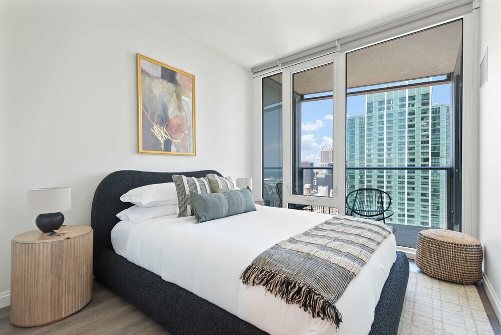 Panoramic Lake Views Premier Amenities for Groups