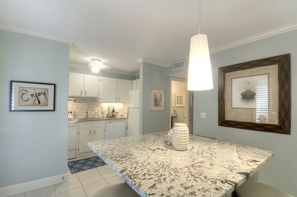 St Simons Island Vacations - 1500 Demere Road D5 by Hodnett Cooper - Property Image 5