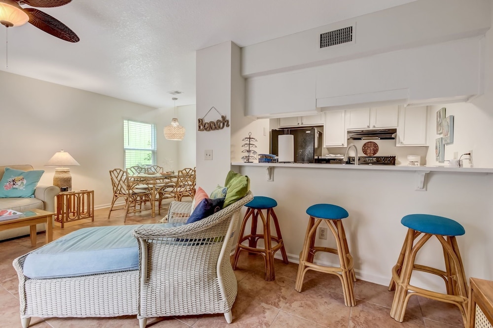 2646b 1st Ave 3 Bedroom Townhouse by RedAwning view 5
