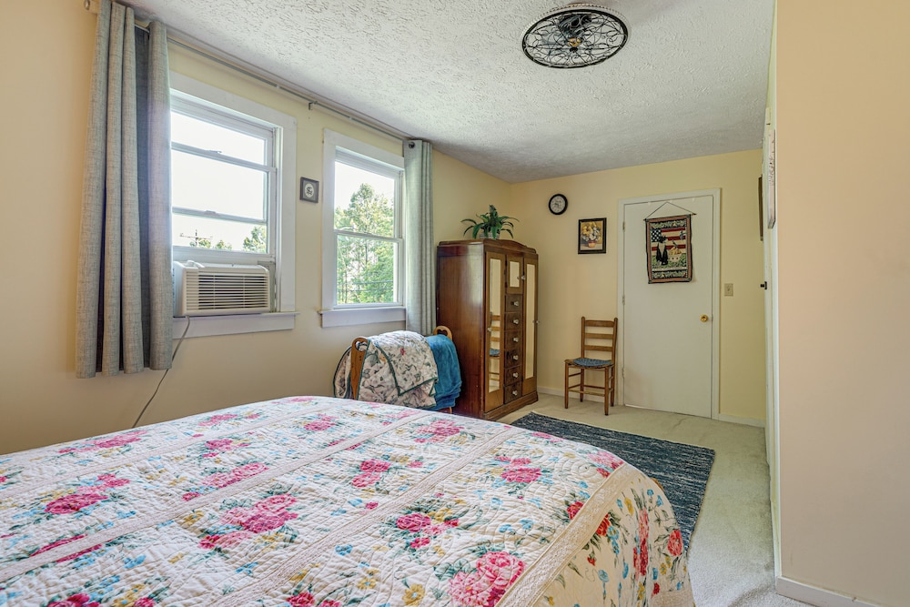 2 Mi to Hiking Trails: Cozy Fayetteville Cottage!