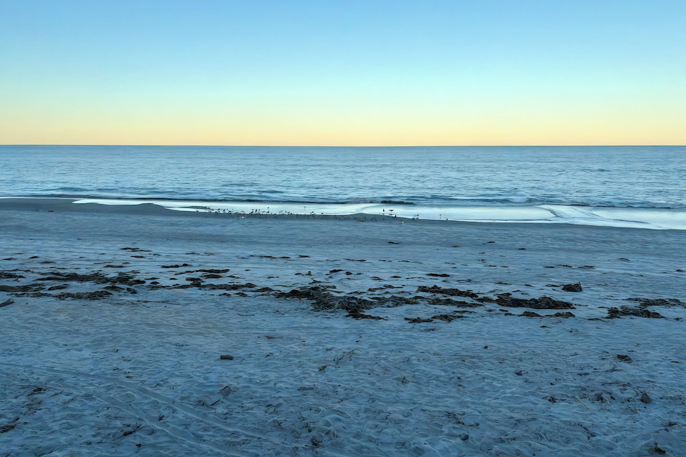 Home Near Flagler Beach, Daytona, Parks & More!