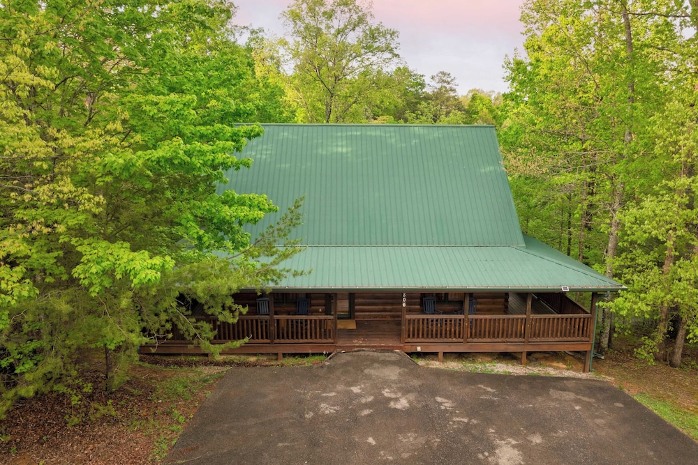 Yesteryear by Avantstay Hot Tub, 360 Deck Views and Game Room Easy Access