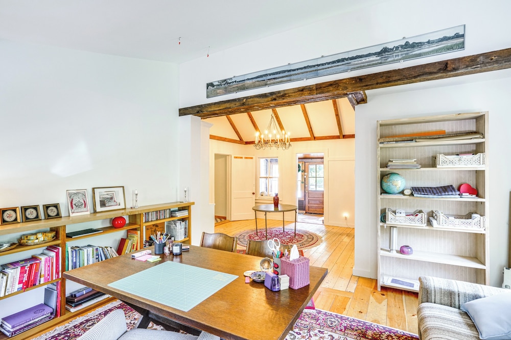 9 Mi to Dtwn Hudson: Pet-friendly Home w/ Pool