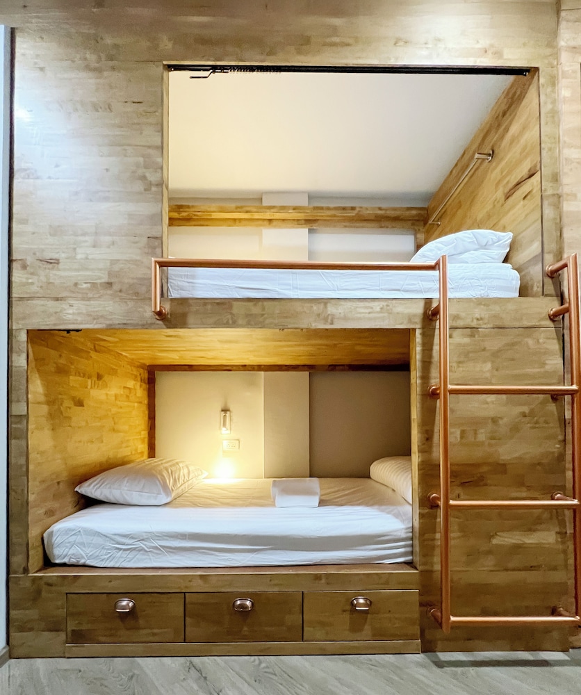 Poshtel 56