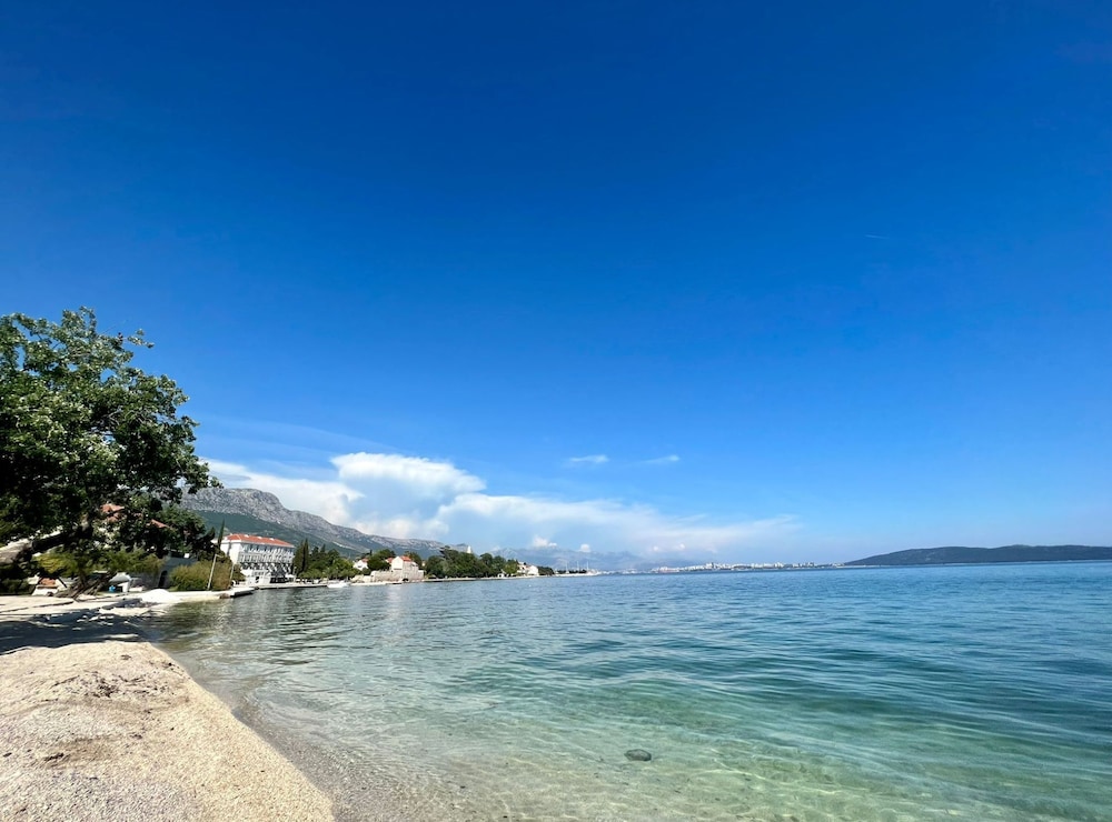 Bright and Cozy Apartment With Balcony in Kastel Luksic view 5