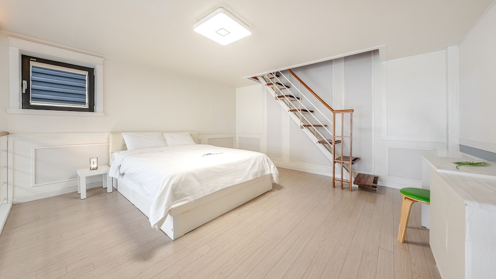 Yeosu Wellstay Pool Villa