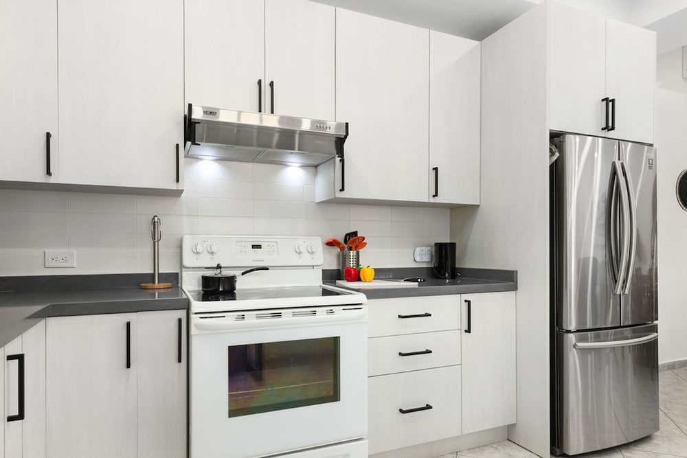 Cozy 3BR Town Home in Gated Community Palm Beach