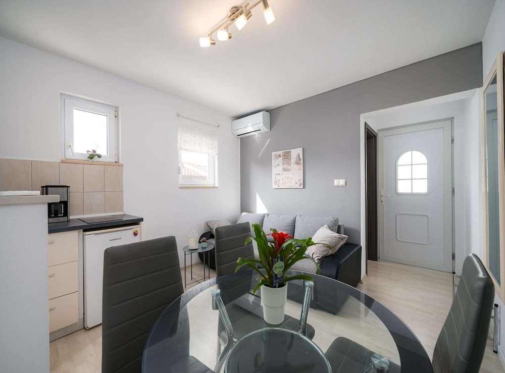 Beautiful Apartment With Parking Space