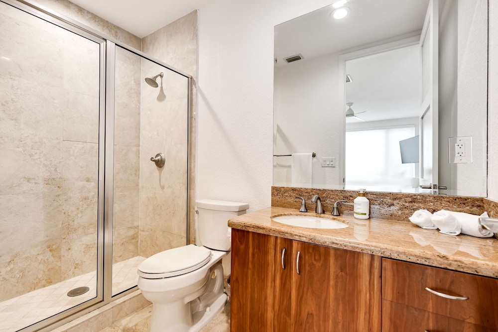 NEW 3-story Townhome With Pool Room Expansive Balcony Seconds Away From Las Olas