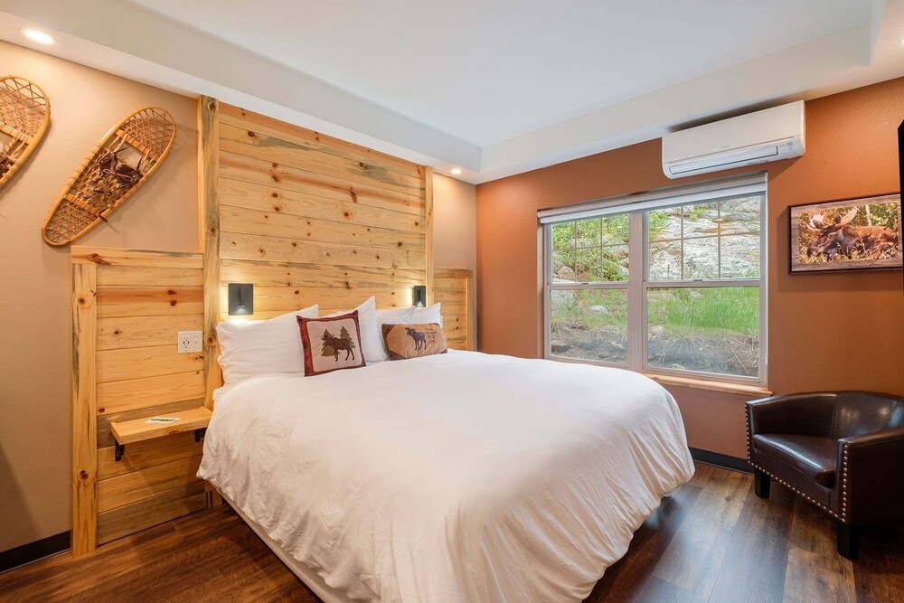 Denver Vacations - Solitude Moose Room 102 - Estes Park 1 Bedroom Studio by RedAwning - Property Image 1