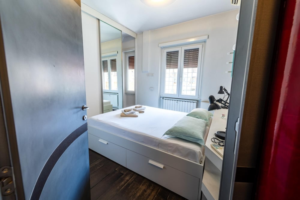 Casa di Ele in Rome With 1 Bedrooms and 1 Bathrooms
