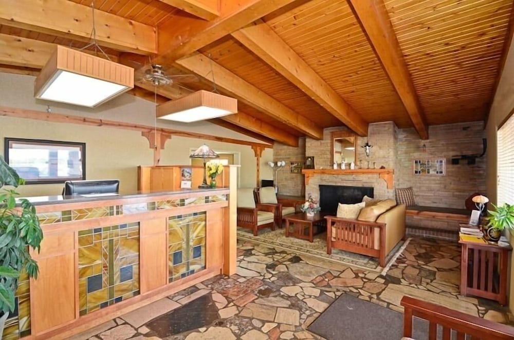 Americas Best Value Inn Iola view 2