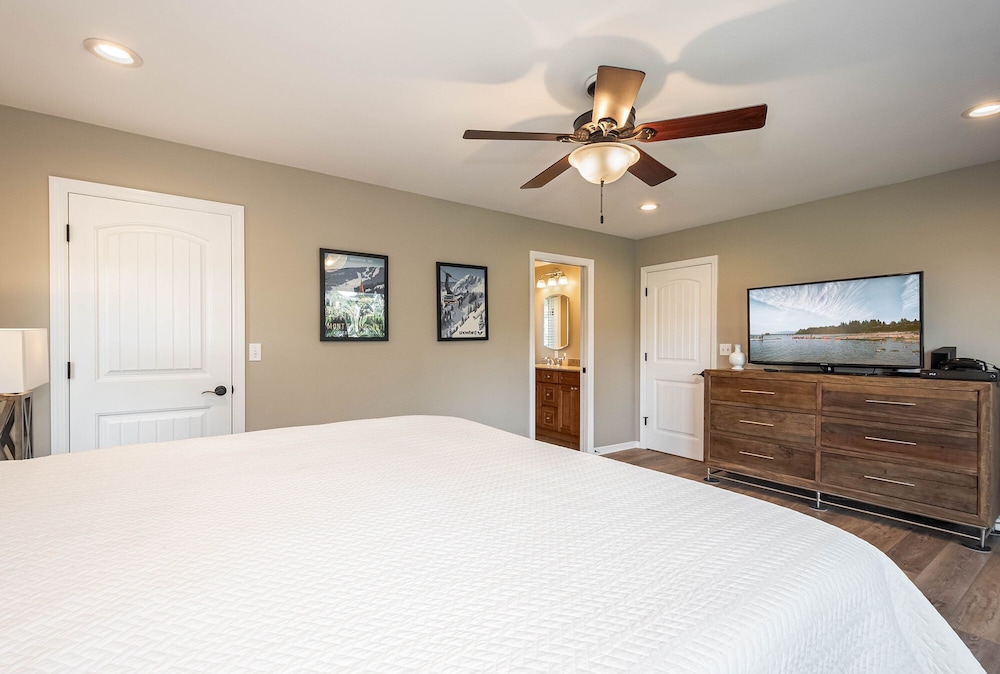 Ski to Shore Chalet by Taylor Made Deep Creek view 4