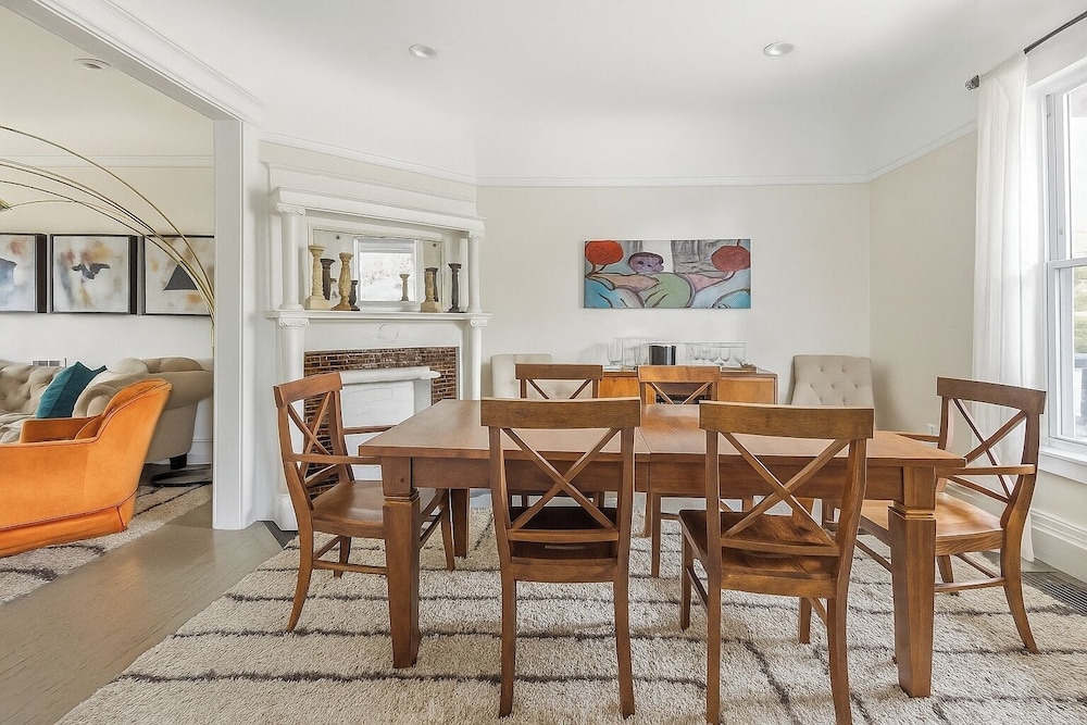 Detroit 6BR House Wifi, Parking, Pet Friendly