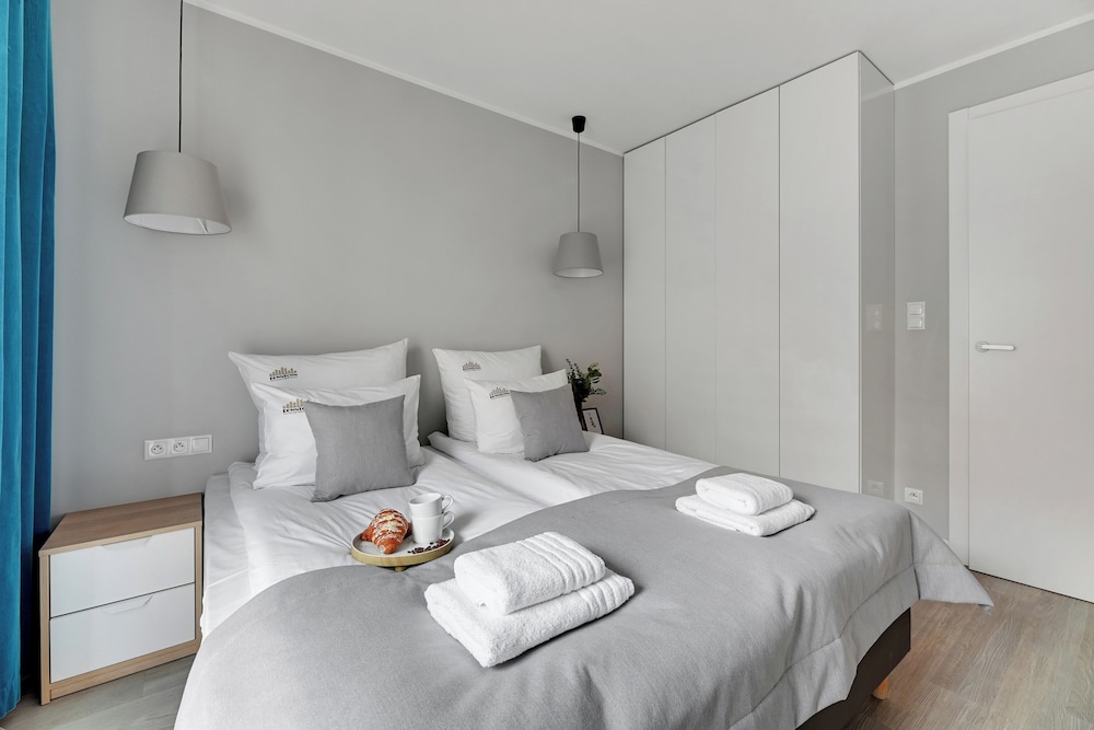 Aura - Riverside & Parking by Downtown Apartments