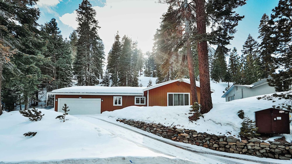 Tahoe Trail Retreat Steps From the TRT