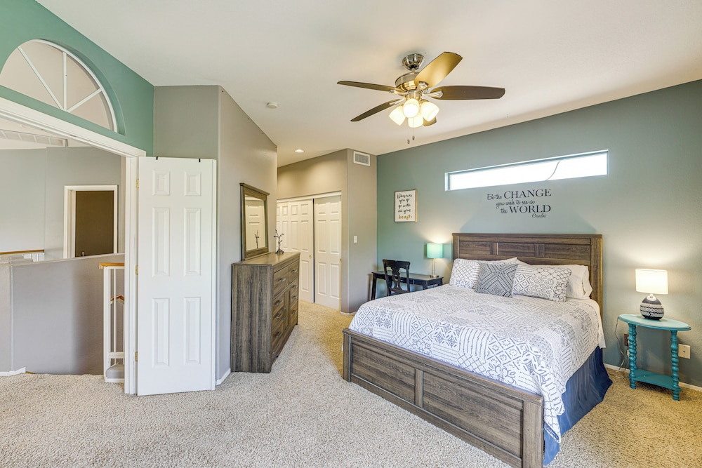 Hike & Golf! Townhouse w/ Resort Perks in PHX