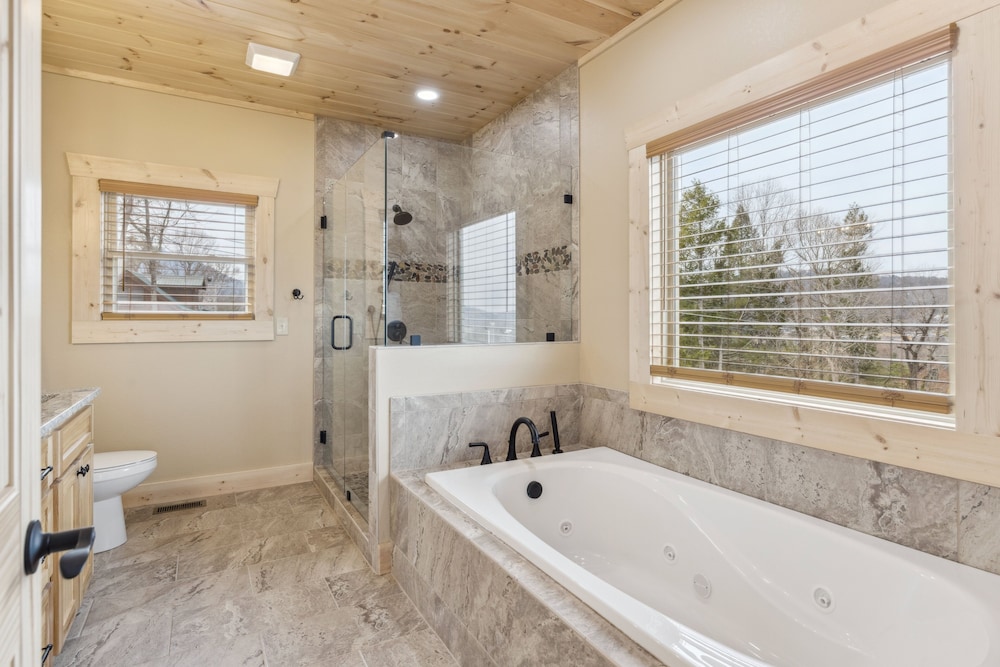 Robeson Hood Lodge 4 Bedroom Home