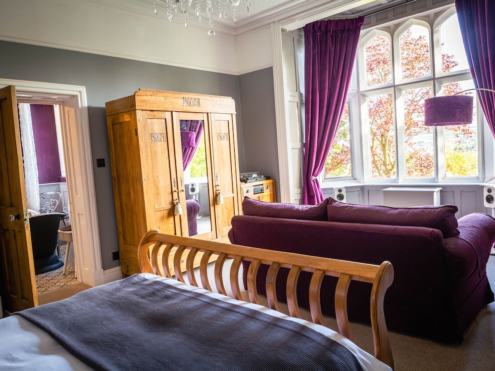 Lonsdale Villa Retreat