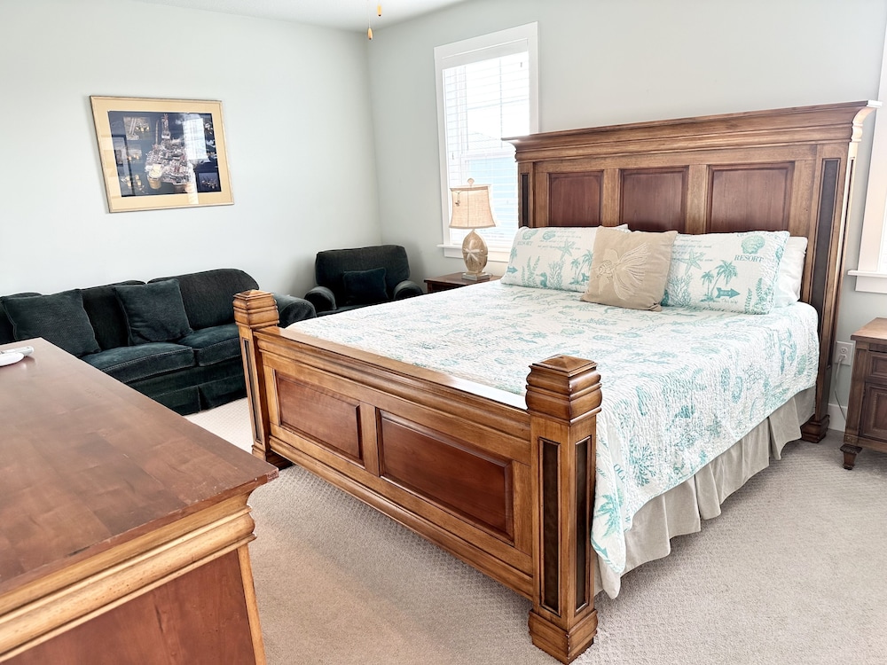 Camp David 4 Bedroom Cottage by RedAwning