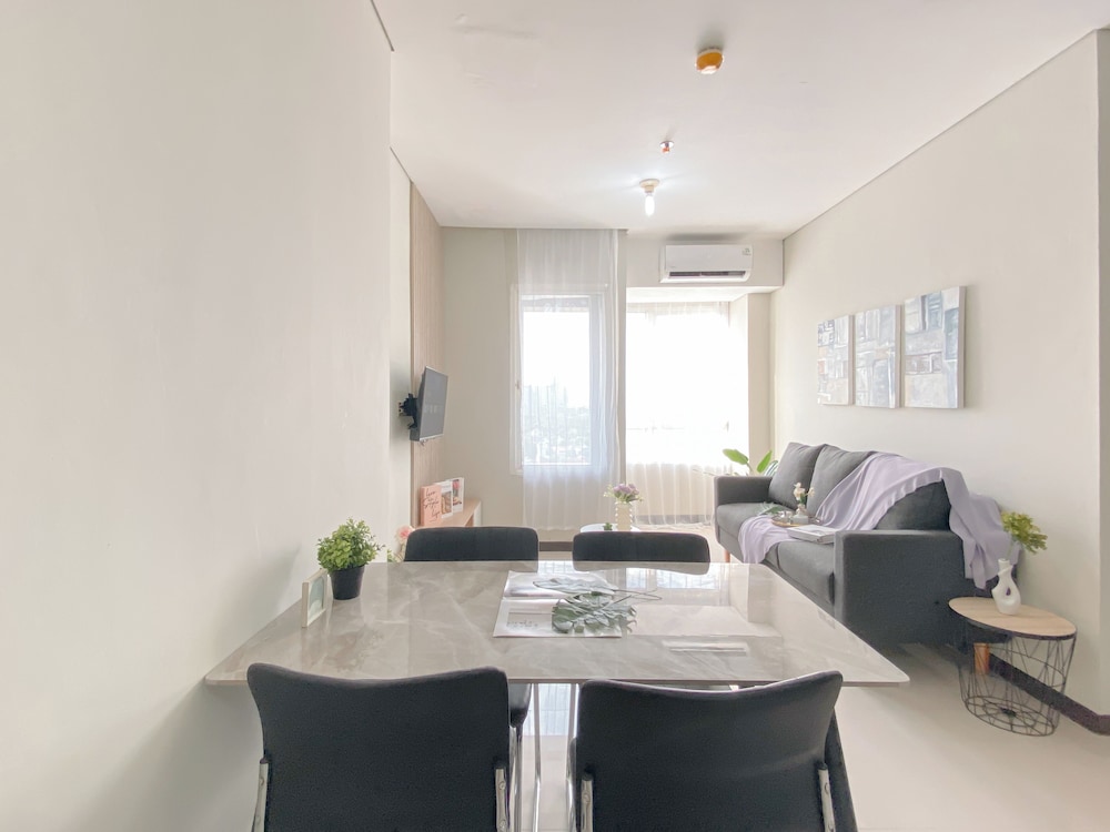 Brand New And Restful 2Br At Nifarro Park Apartment