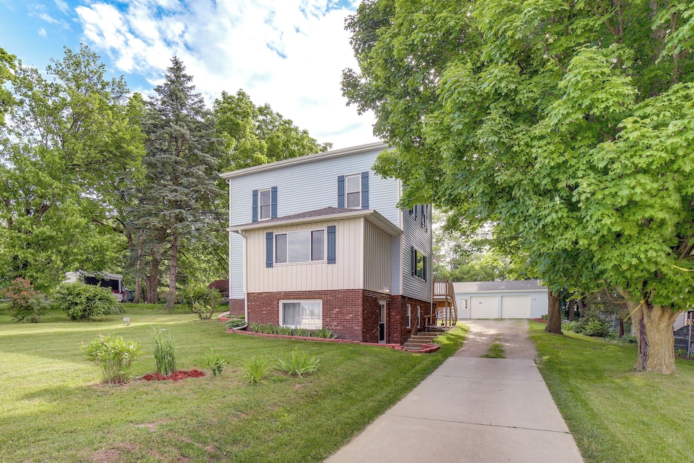 Near Saugatuck Dunes: Pet-friendly Fennville Home! view 2