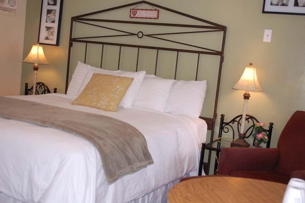 Bishop Vacations - El Rancho Motel - Property Image 36