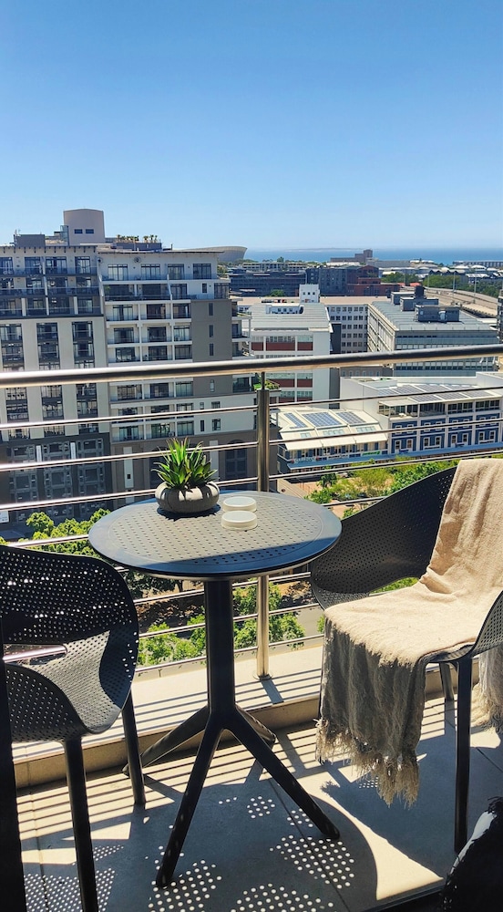 Exclusive Apt With Balcony, Stunning Views & Pool