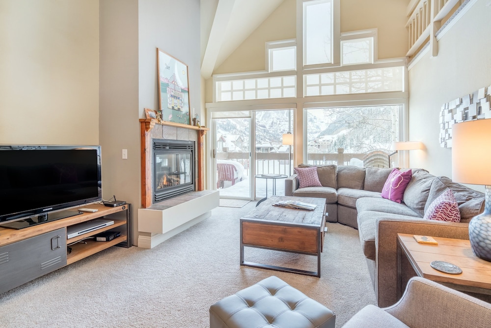 Etta Place Too 113 by Avantstay Close to Town The Slopes In Complex w Communal Pool Hot Tub
