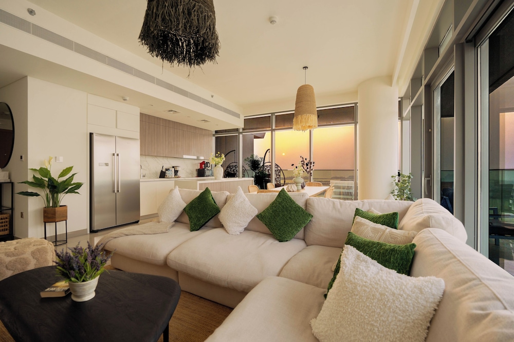 KeyRock - Sea View Beachfront Penthouse
