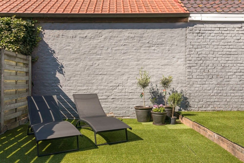 Summer-house With Sunny Garden Nearby Beach