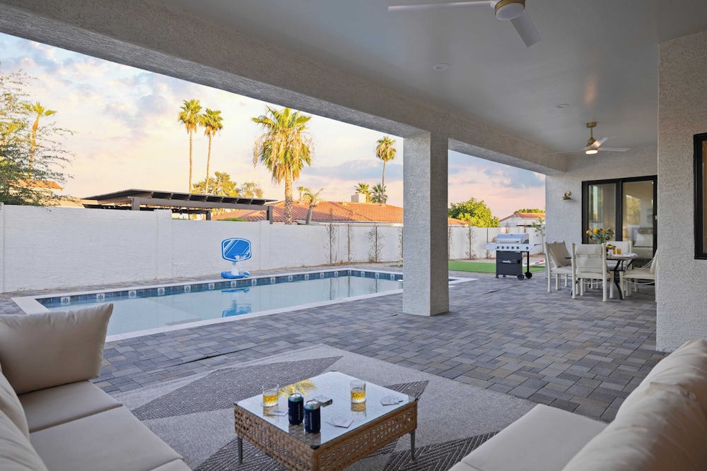 El Dorado by Avantstay Luxe 4BR w/ Pool, Putting Green, Fireplace Near Kierland