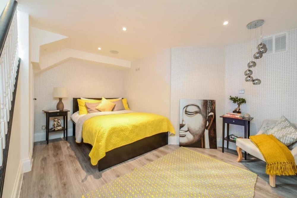 Elegant Ealing Apartment Retreat