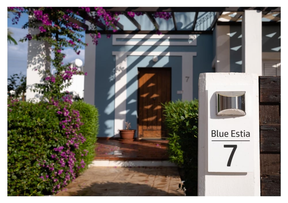 Blue Estia Villa - Pool Wifi Summer Breeze