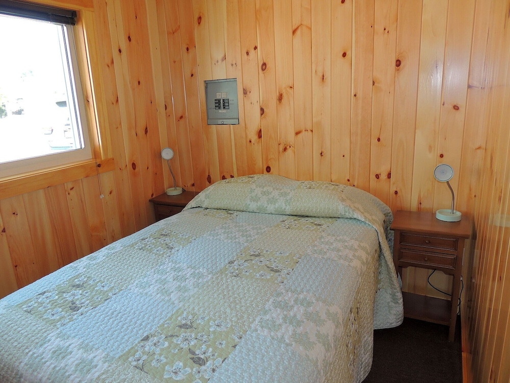 Angel Rock Waterfront Cottages and Vacation Homes