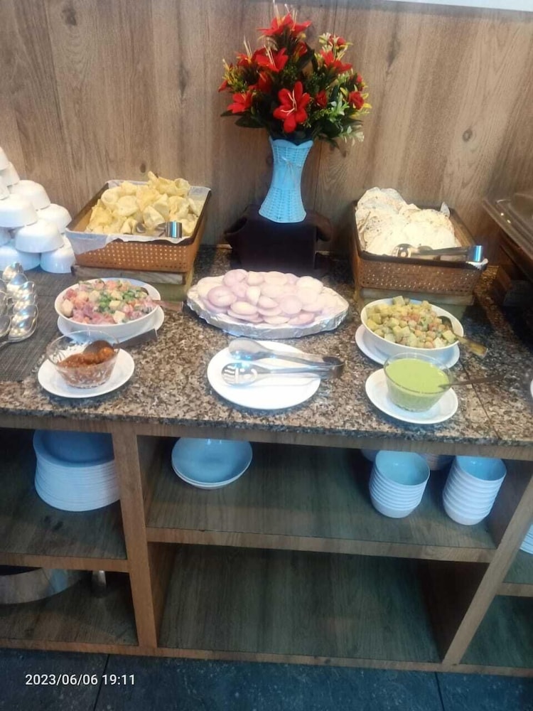 Food & Beverage