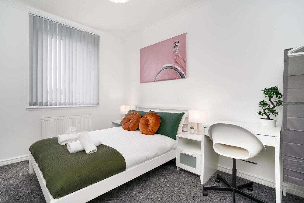 Free Parking - 2 Bedroom Flat