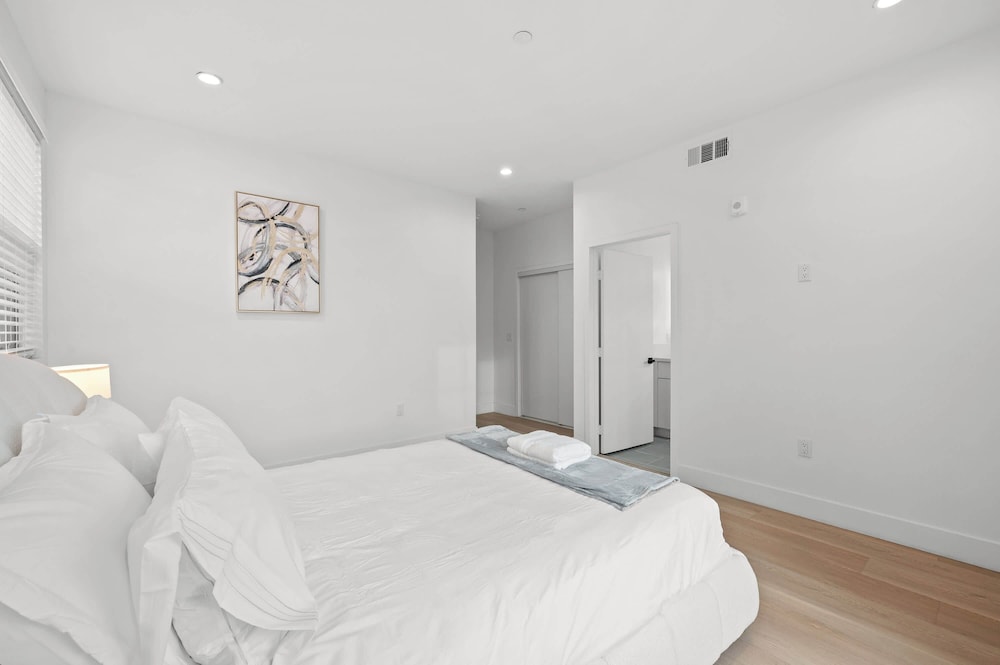 Not Affected by the Fire/modern 5BR Home With Parking, Near LA Attractions #4