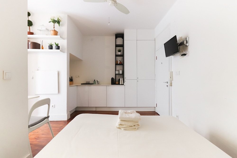 Santos Tiny Studio II by Homing view 2